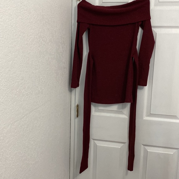 NWT FASHION NOVA OFF SHOULD TOP LONG SLEEVE TIE FRONT SIZE L BURGUNDY - Picture 2 of 8